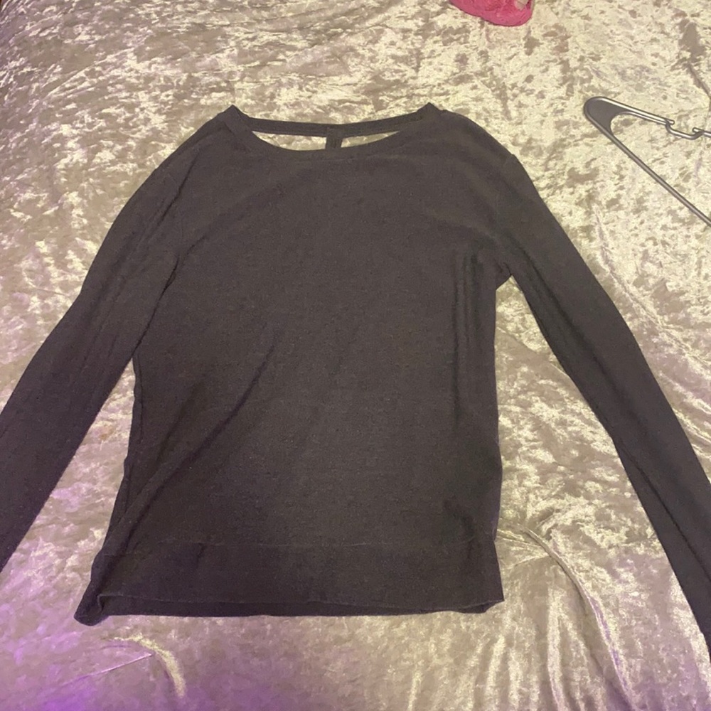 Long sleeve lounge shirt with open back